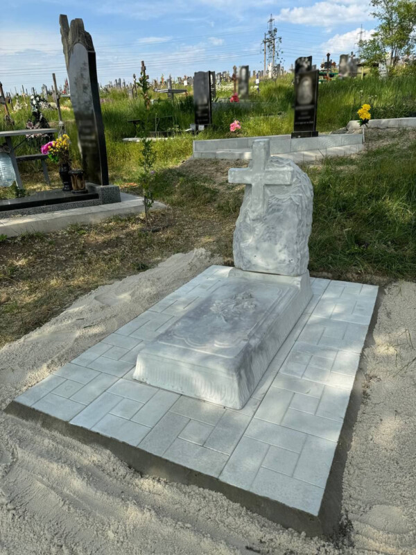 Бетонный памятник Б12 камень с крестом с установкой — изображение 3