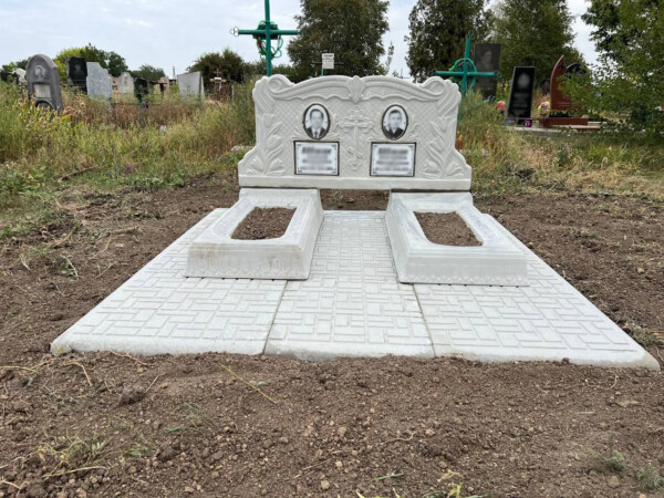 Двойной памятник Б02 с крестом и узорами с установкой — изображение 3