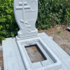 Бетонный памятник Б04 с крестом с установкой