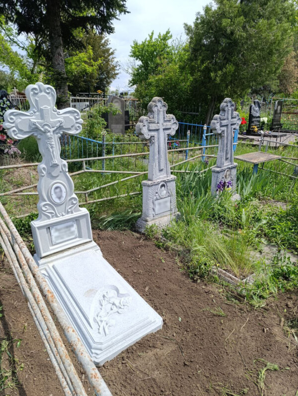 Бетонный памятник Б07 в форме креста c распятием с установкой — изображение 5