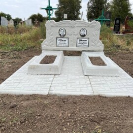 Двойной памятник Б02 с крестом и узорами с установкой